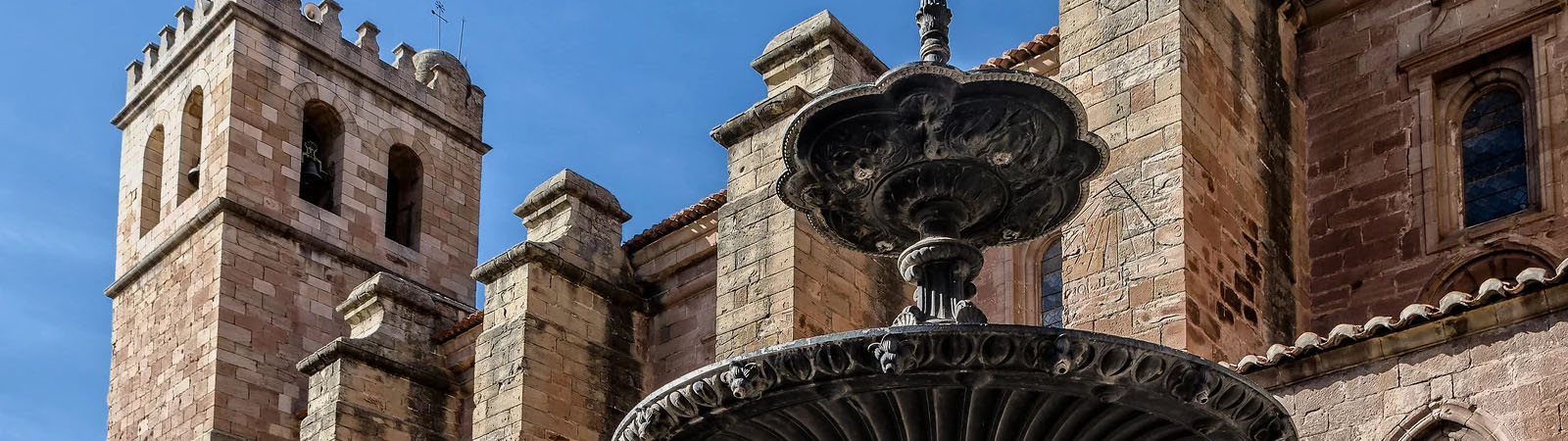 ¡¡ Una villa medieval en plena sierra que te conquistará !!